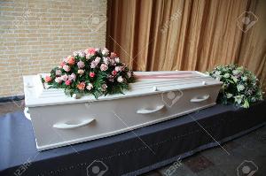 Ритуальные перевозки Город Нижний Новгород 10433842-a-whtie-coffin-with-pink-flowers-at-a-funeral-service.jpg